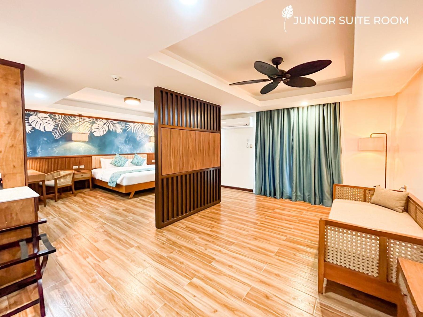La Jolla Luxury Beach Resort Bagac Exterior foto